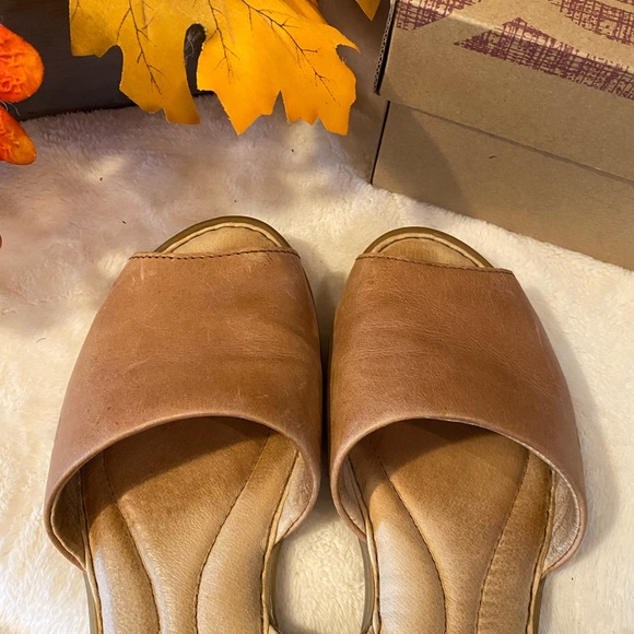 Born Trang Sandal - Picture 3 of 7